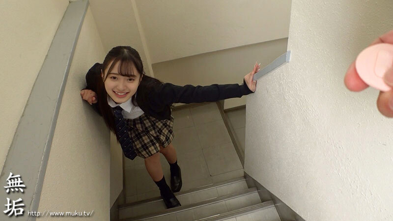 大人のカラダに制服を着せる。 恥じらい制服コスプレで羞恥散歩と燃えまくり性交 花守夏歩 - サンプル画像 - 9