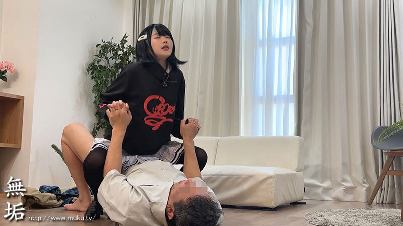 媚薬・惚れ薬で発情させられた清楚売りコスプレイヤー オジサン無理とか言ってたくせに 超淫乱 蕩け顔 快感に没頭しまくりオフパコ5SEX 愛名きらり - サンプル画像 - 2