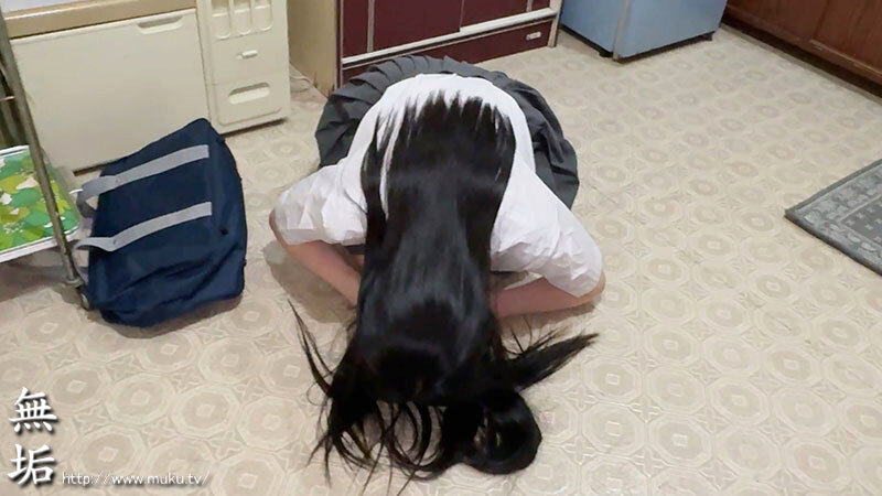 クラスメイトの女子の弱みを握った人生で最も幸福な日。貧乏で、万引きして、犯●れる... 何も持たない不幸少女の悲惨すぎるド底辺搾取レ×プ。 白百合みなみ - サンプル画像 - 2