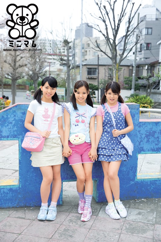 仲良し3人組のワレメに1本のチ○コを代わる代わる挿入して 勝手に中出しをする。（本物精子3パイパン） - サンプル画像 - 1