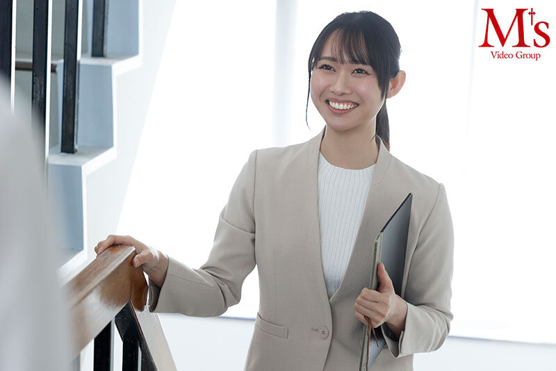 美人で可愛くて優しくて笑顔が素敵な僕の初恋の三池先生は放課後になるとマゾ化するイカれた変態女教師でした。 三池小春 - サンプル画像 - 1