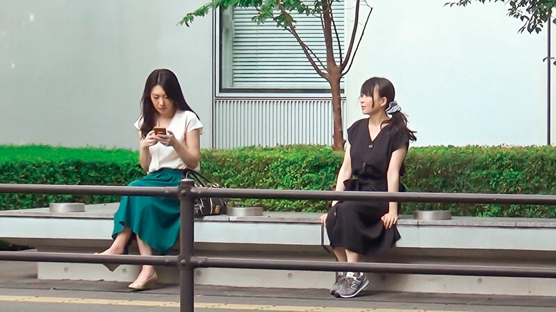 綺麗でエッチなおねえさんが街でウブそうな素人女子をレズナンパ 5 - サンプル画像 - 8