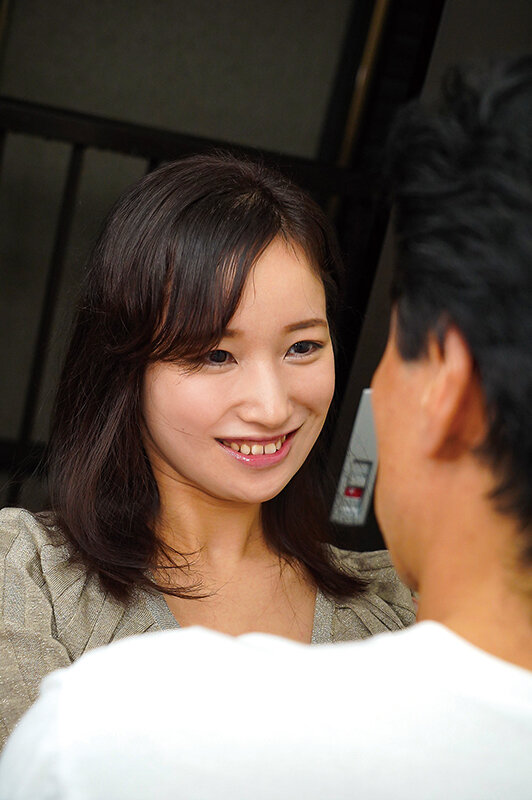 若いおチ〇ポ欲しさに隣人宅へ押し掛ける痴女奥さん - サンプル画像 - 10