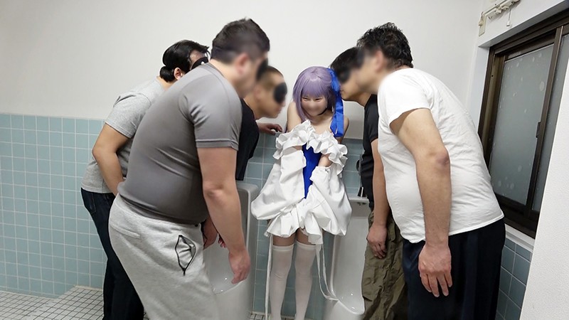 ガチ7P大乱交！身長140cm台パイパン思春期美少女レイヤー「おじさんのチ○ポ、大き過ぎて壊れちゃうぅ」妖精級純白ミニボディをザーメン便器化！変態カメコ集団に性処理レンタルし、孕ませ家畜調教無限SEX2本立てSP - サンプル画像 - 11