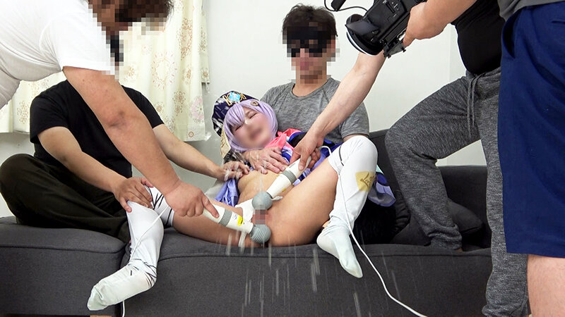 孕ませ特化【中出しザーメン15発】身長140cm台極ミニマム美少女レイヤーを【確実妊娠＆中年カメコと結婚させます】キモおじたちの巨根が小ワレメ連続挿入【オマ〇コぶっ壊れて失禁潮吹き17回】6P大乱交SEX2本立てSP - サンプル画像 - 6