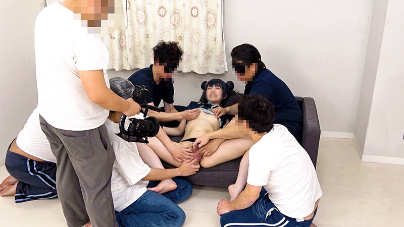 上から目線が超ムカつく神級スタイル絶品美少女レイヤー 中出しザーメン16発【底辺カメコ集団が無限デカチン膣ボコ制裁】6P大乱交SEX - サンプル画像 - 9