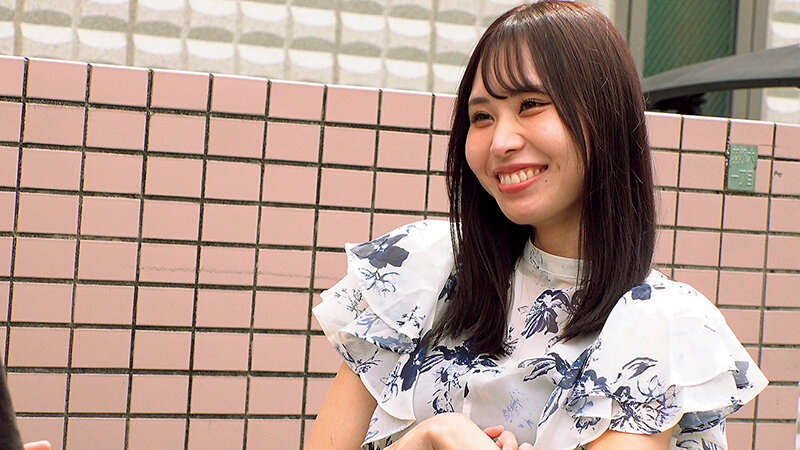 寝取られ検証！セックスレスで悩む素人奥様に「メモリアルヌードフォト」と題された雑誌の特集だと騙し、絶倫チ〇ポ男と素肌密着偽撮影会！旦那よりも若くてカチカチに反り返ったチ〇ポがマ〇コまで1cmに超接近して奥様急激欲情！？痴女覚醒！ - サンプル画像 - 6