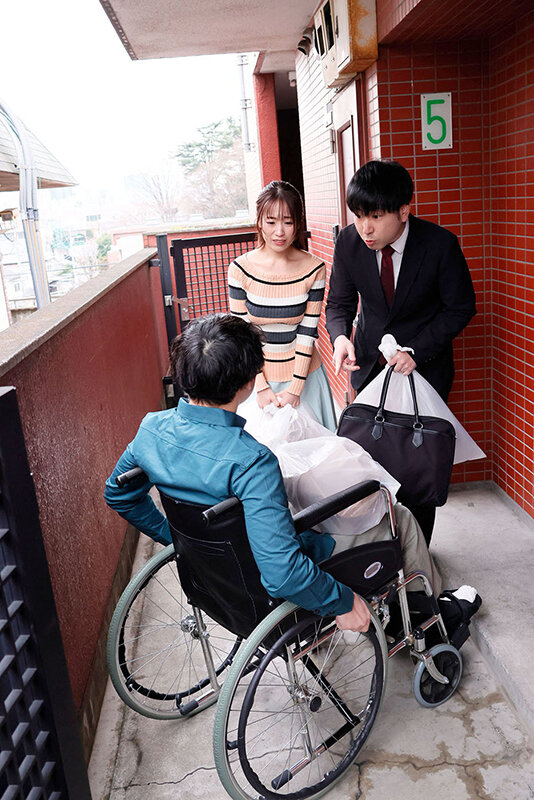 車椅子の巨根青年 背徳の性処理介抱 長瀬麻美 - サンプル画像 - 17