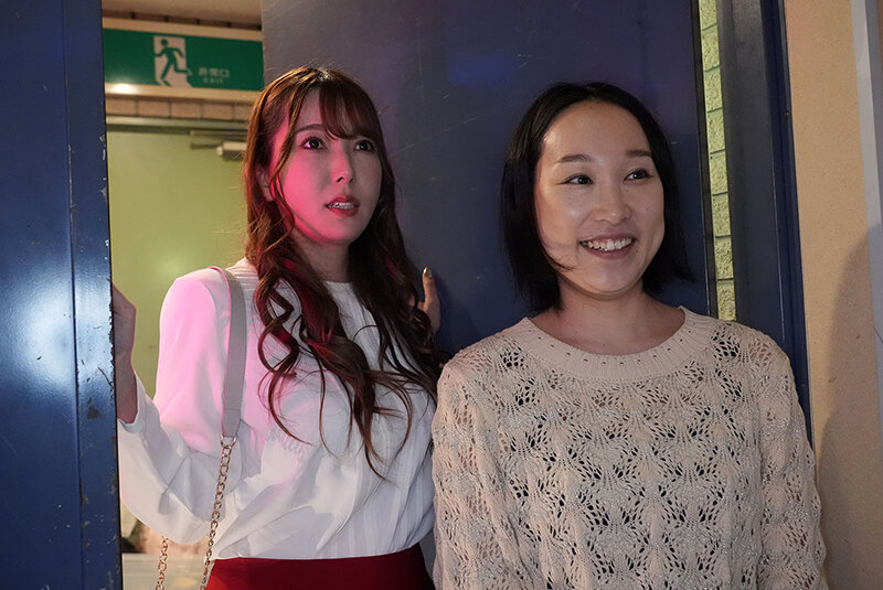 マッスルバーでマッチョな男達の筋肉にうっとりジュンワリお股を湿らせねとられた妻 波多野結衣 - サンプル画像 - 2