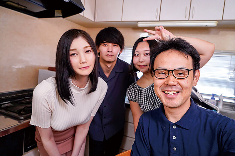 家族に内緒でねとられて… 家族旅行中、巨根青年にイヤというほど突かれイカされた妻 本田もも - サンプル画像 - 3