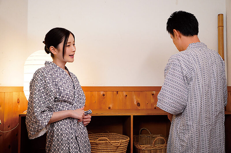 家族に内緒でねとられて… 家族旅行中、巨根青年にイヤというほど突かれイカされた妻 本田もも - サンプル画像 - 6