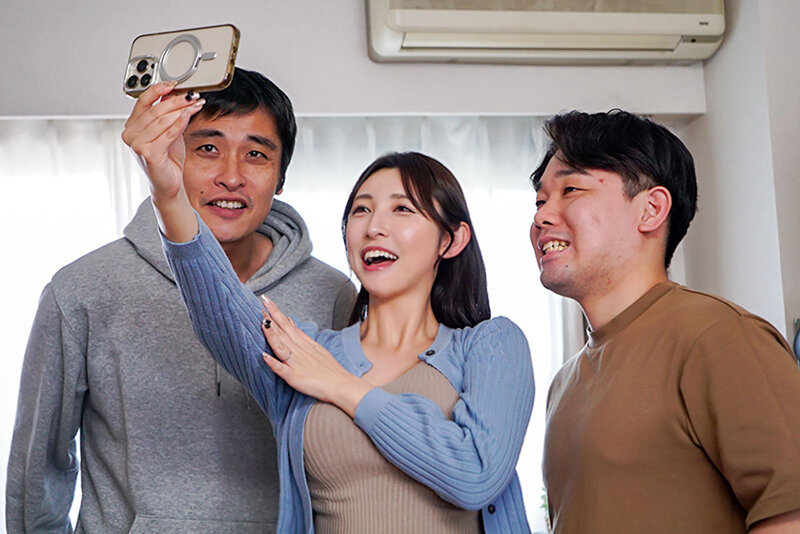 童貞だった僕の巨根を気に入り優しく筆おろしをしてくれた下宿先の憧れの人妻にさらに中出し孕ませSEXをしまくってしまいました… 森沢かな - サンプル画像 - 3