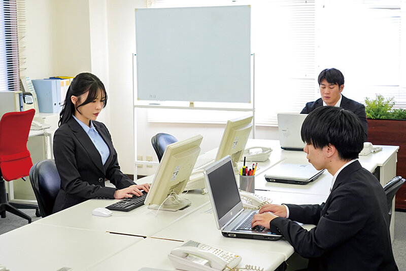 「性」上納された愛妻 取引先のお偉方に身体の隅々までしつこく何度もイジられ挿れられ性接待させられました… 黒島玲衣 - サンプル画像 - 4
