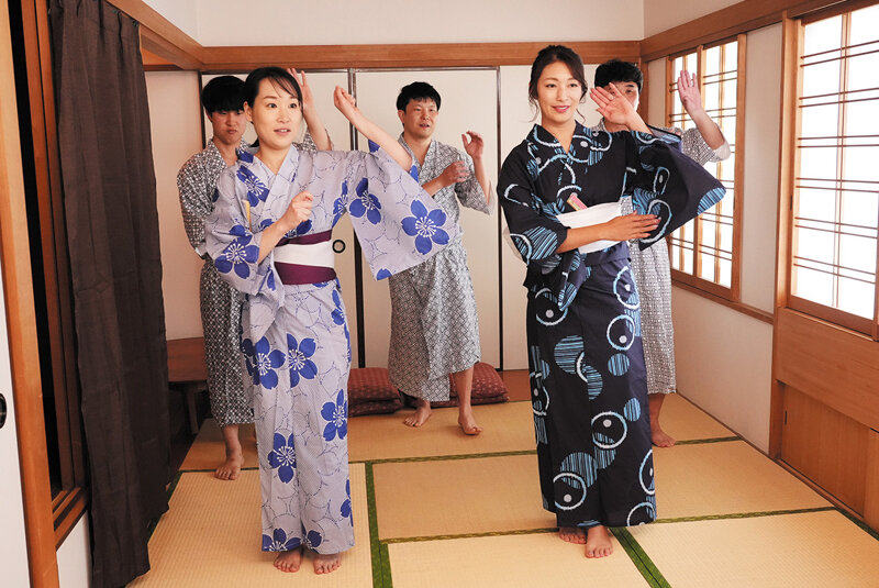 納涼堕ちる浴衣妻 夏祭り盆踊りの稽古中…地元の助平な殿方達の黒光りする極太巨根をぶちこまれて… 小早川怜子 - サンプル画像 - 2
