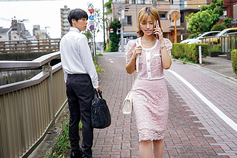 同級生デカチン不倫 地味だったクラスの女が十年ぶりに再会したらセレブな人妻になっていたので巨根で突きまくり俺の女にしてしまった件 椿りか - サンプル画像 - 2