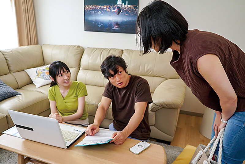 人妻の裏アカ 近所の奥様の裏アカを発見して… 普段の表の顔とは正反対な人妻の裏の顔と欲求不満な下半身をさらけ出させました 朝妃りお - サンプル画像 - 11