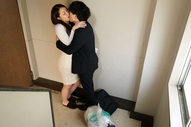 お隣の相性抜群なご主人と… バレたら即離婚のスリルが気持ち良すぎてやめられない。既婚者同士のベロキス劣情W不倫SEX 葉山さゆり - サンプル画像 - 2