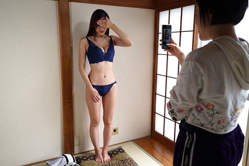 近所の不良主婦にそそのかされてモグリの団地妻売春サークルに名前だけ登録させられた妻 小早川怜子 - サンプル画像 - 2
