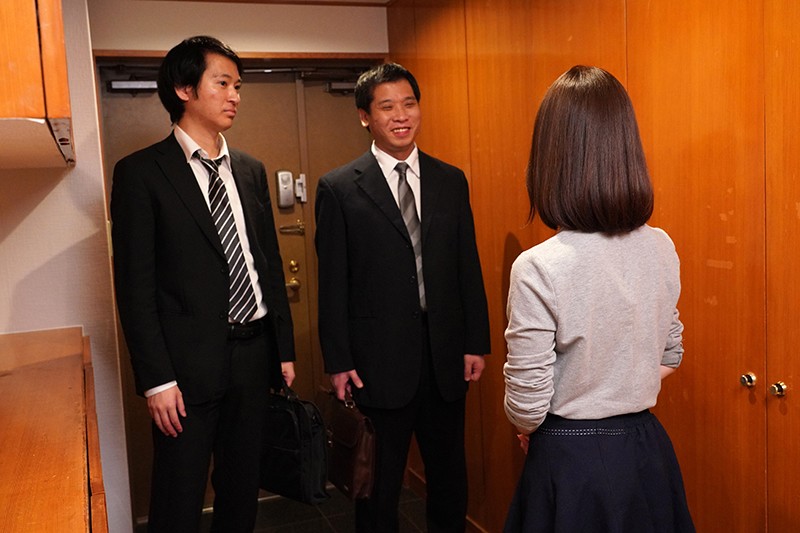 尻フェチ上司にさわられて… 夫の上司に目をつけられぷりけつを触られまくった貞淑桃尻妻 篠田ゆう - サンプル画像 - 2