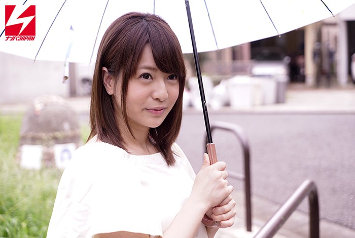 絶倫すぎる現役ナースがAV男優とむちゃくちゃSEXしたくて1本限定ナンパJAPAN独占デビュー！ はじめてのAV撮影で何度も何度もイッちゃうド助平素人看護師さん！ 桜木さやな - サンプル画像 - 1