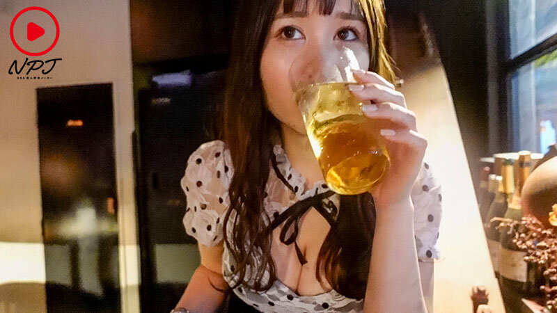 銀〇コリドー街で見つけたどエロい女 釣ったつもりが釣られてた コリドー街を歩くイイ女をナンパしたら超セックス狂い 誘われ待ちで男のチ〇ポに飢えた巨乳美少女とナマ4発 めぐみ - サンプル画像 - 1