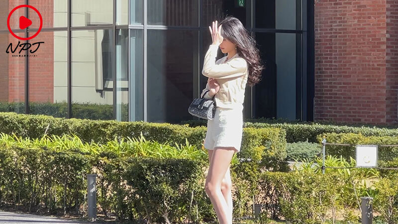 某高級ラウンジ殿堂入りの超イイ女とハメたい シャンパンおろしてやっと口説いた超美形嬢はベッドでもハイスペック！イクたび確変エロさ暴走！朝まで絶倫SEX攻防戦6発 高級ラウンジ嬢:ひな - サンプル画像 - 1