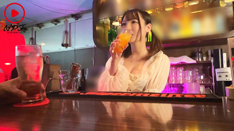 酔ったらヤラせてくれると噂の指名率No.1ガルバ店員とノリノリ店内トイレで禁断フェラからホテル連れ込みへべれけ中出し 某都内人気ガルバ店員:あおちゃん - サンプル画像 - 1