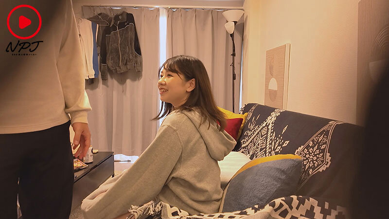 〇ー〇ーイーツは自由勤務だから「ナンパしていいんじゃない？」 巨乳配達員をその場でナンパし家に連れ込み盗撮 口説いてハメてそのまま勝手にAV発売。 - サンプル画像 - 1