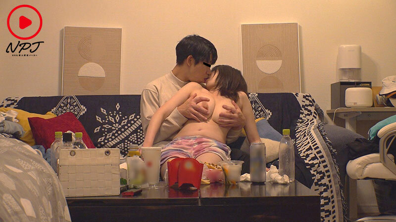 〇ー〇ーイーツは自由勤務だから「ナンパしていいんじゃない？」 巨乳配達員をその場でナンパし家に連れ込み盗撮 口説いてハメてそのまま勝手にAV発売。 - サンプル画像 - 3