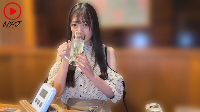 【彼氏に内緒で初撮り】押しに弱い女子大生ホテルお持ち帰り！！ ノリで勝手に中出しSEX！？それでもハメ撮り続けてラストは肉便器化。 すずちゃん（20歳） - サンプル画像 - 1