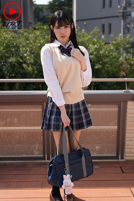 平日の学校帰りに暇そうにしているJ●に声かけ 家に連れて帰ってコスプレさせて生中ハメ撮り バイトさぼってネ●フリ見ようと誘ったら、意外と食いついてきたからファーストタッチから性欲爆発イキ窒息 高身長スリム巨乳Hカップ 普通に地味だけど、性欲モンスター - サンプル画像 - 1