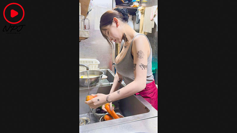 汚なシュラン鬼バズ定食屋きりもり巨乳タトゥー店長精子ごっくんな1日密着 - サンプル画像 - 3
