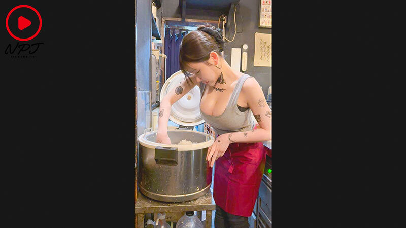 汚なシュラン鬼バズ定食屋きりもり巨乳タトゥー店長精子ごっくんな1日密着 - サンプル画像 - 4