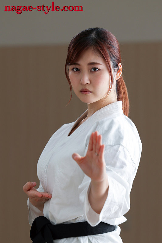 強い人妻を力づくでものにする ～プライド高き女空手家のいやらしい肉体～ 望月あやか - サンプル画像 - 19