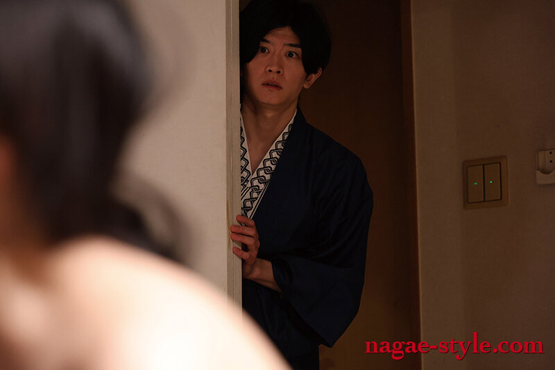 友人のオナホにされた僕の母 ～家族旅行中の出来事～ あずま鈴 - サンプル画像 - 5