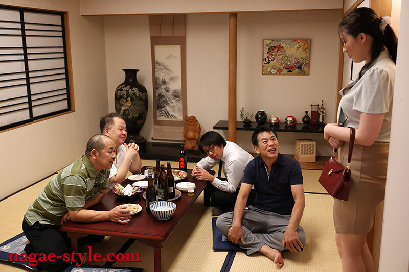 夫には話せない妻の体験談 町内会で晒された肉体 葉山さゆり - サンプル画像 - 10