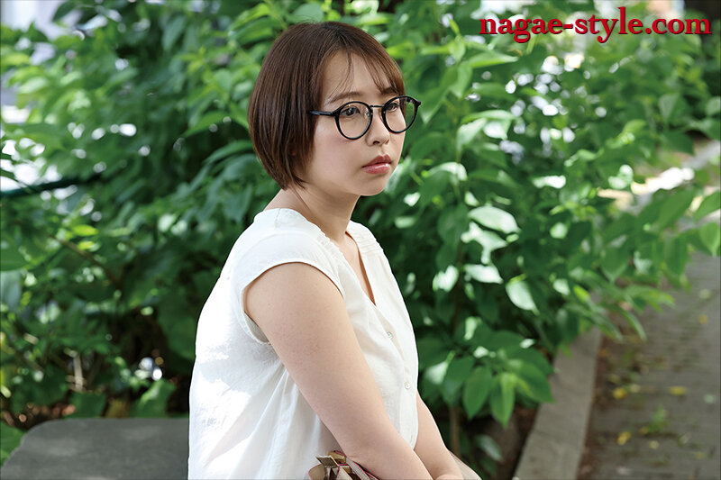 夫は知らない妻の秘密の痴惑行為 年下を痴●誘惑する妻 宍戸里帆 - サンプル画像 - 20