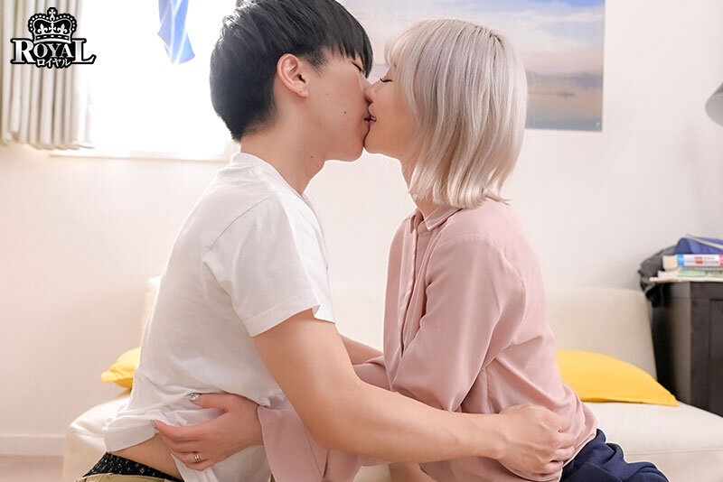 俺だけを愛し尽くさせていた妻は、貧弱そうなただのブス男と不倫セックスしていた。 百永さりな - サンプル画像 - 20
