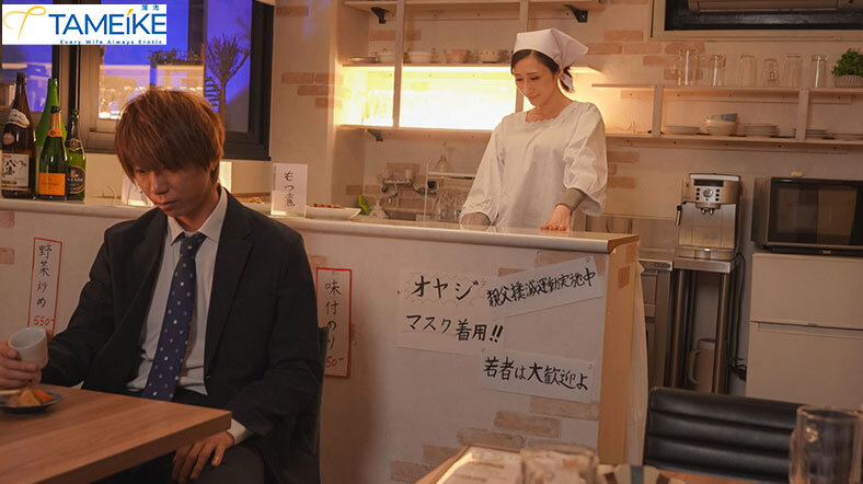 夜がふけると、欲求不満な巨乳痴女女将がこっそり若者チ●ポを抜きまくる中出し深夜食堂 JULIA - サンプル画像 - 14