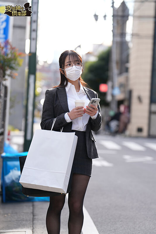 尾行盗撮地味メガネ巨乳毒盛り孕ませ●姦 - サンプル画像 - 1