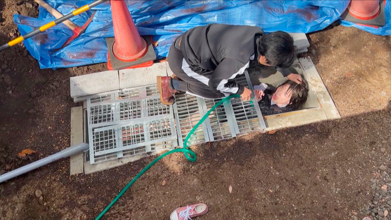 【性処理】下水管少女《尿・体液・水を口に注ぎまくる汁レ○プ》僕の下水が溺れた少女の体を駆け巡る。 花狩まい - サンプル画像 - 4