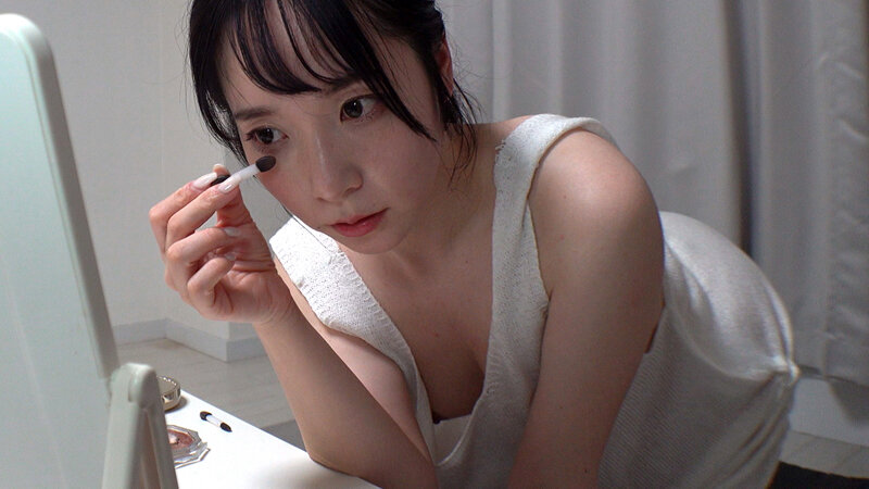 メイク動画で前屈み乳首チラする女の子たち - サンプル画像 - 6