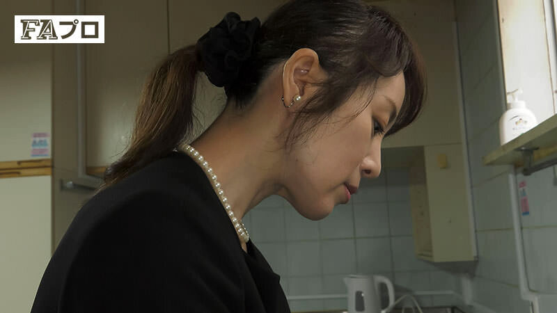 おばさんの接吻＆セックス 旦那の兄貴と…/ダブル不倫で… - サンプル画像 - 1