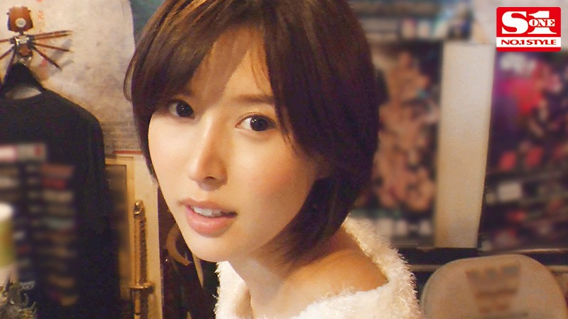 酔わせたら9割9分ヤレる女 ～酒入ると下半身ゆるゆるパンチラしっぱなしオンナと朝までSEX～ 葵つかさ - サンプル画像 - 1