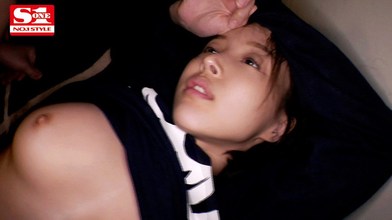 酔わせたら9割9分ヤレる女 ～酒入ると下半身ゆるゆるパンチラしっぱなしオンナと朝までSEX～ 葵つかさ - サンプル画像 - 8