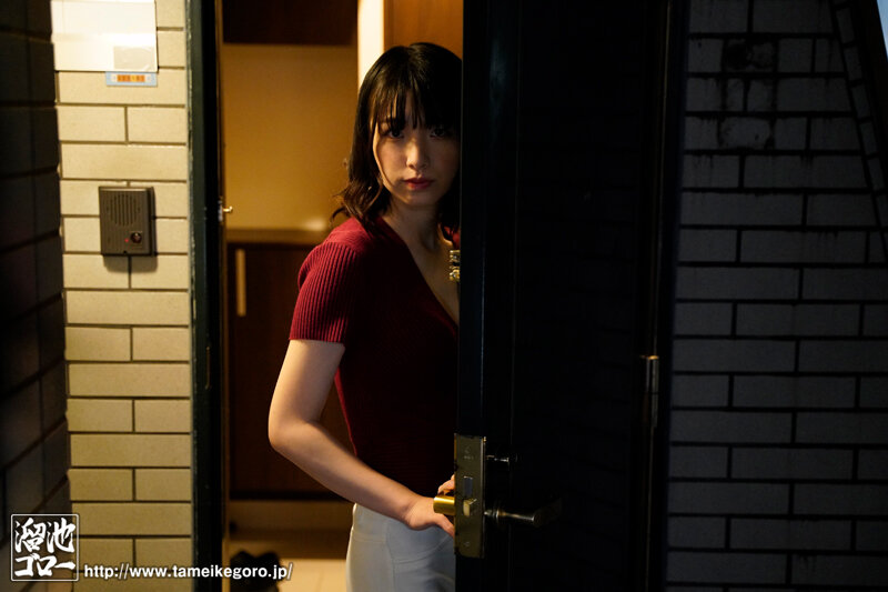 隣の団地妻が透けパンツで掃除している日は旦那不在で不倫OKのサイン 花狩まい - サンプル画像 - 5