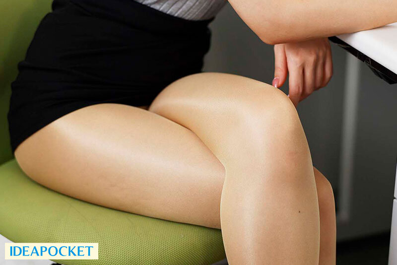 パンストフェチを買われストッキング開発部に配属 好きすぎて勃起し集中できない僕を教育係の先輩がパンスト美脚で抜いてくれる 古乃ほの - サンプル画像 - 2