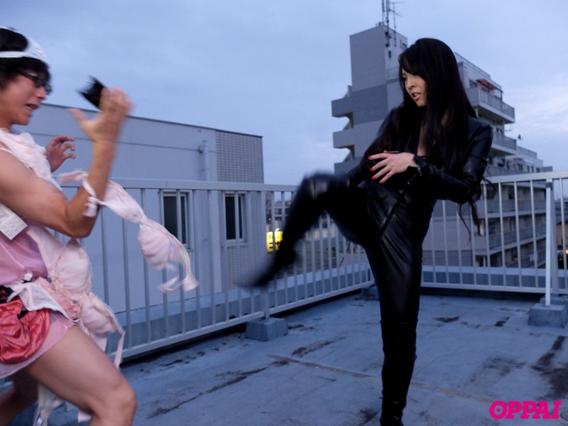 巨乳潜入捜査官 Hitomi - サンプル画像 - 9