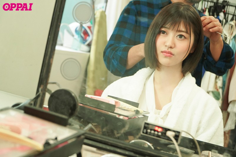 モデル事務所に所属後グラビアとAVの両方からオファーがあり「気持ちいい」方を選んだスケベ巨乳の新人モデルAVデビュー！！ 川村晴 - サンプル画像 - 9