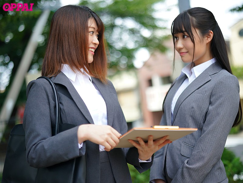 W高級ランジェリー販売員の誘惑セールス術 川村晴 深沢いのり - サンプル画像 - 1